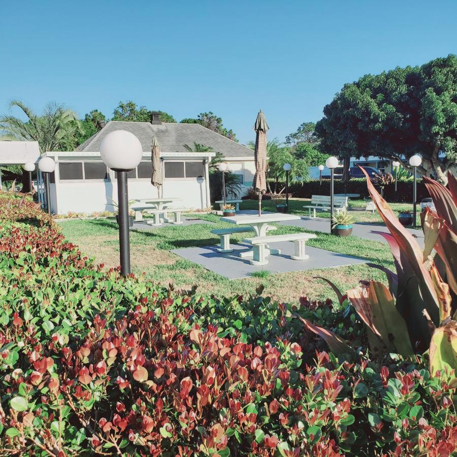 Tropical Palm Motel Норт-Форт-Майерс Экстерьер фото